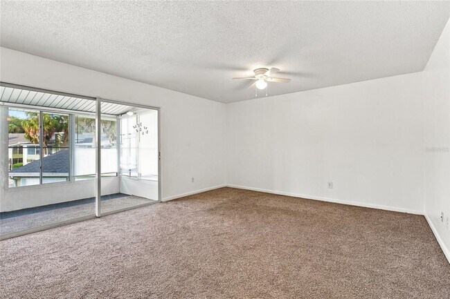 Building Photo - 570 Bahia Cir
