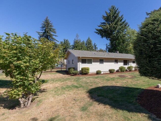 Building Photo - 5800 SE Willow St