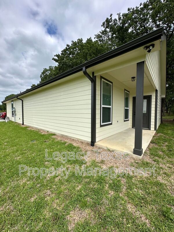 Building Photo - 405 Kaether Ln