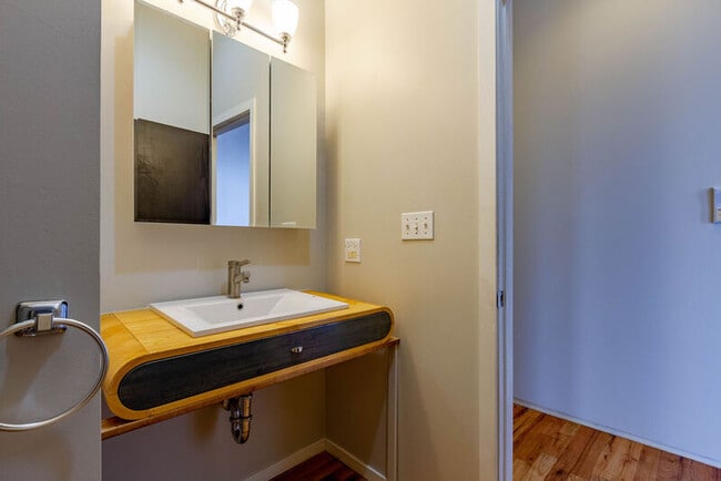 Building Photo - 3000 S Archer Ave