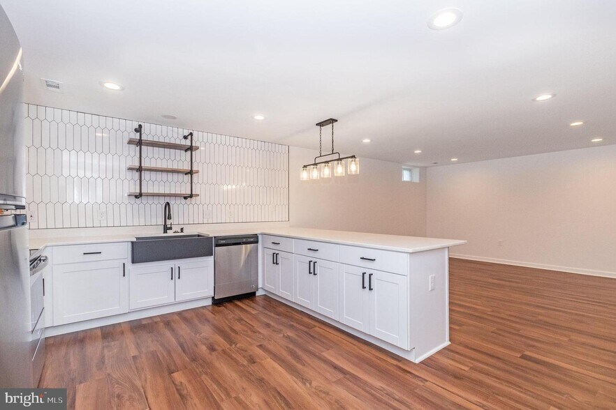 Building Photo - 4802 Hicks Dr