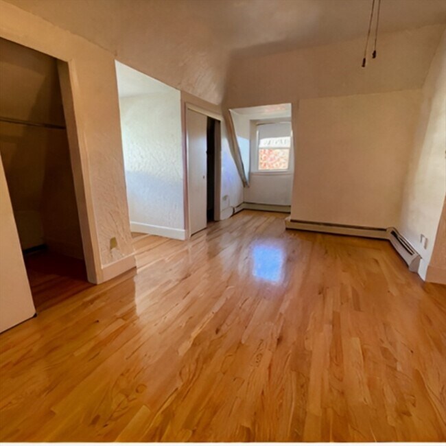 Building Photo - 92 Thurston St