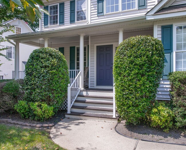 Building Photo - FABULOUS 5 BEDROOM RENOVATED HOME IN HAMPTON PARK