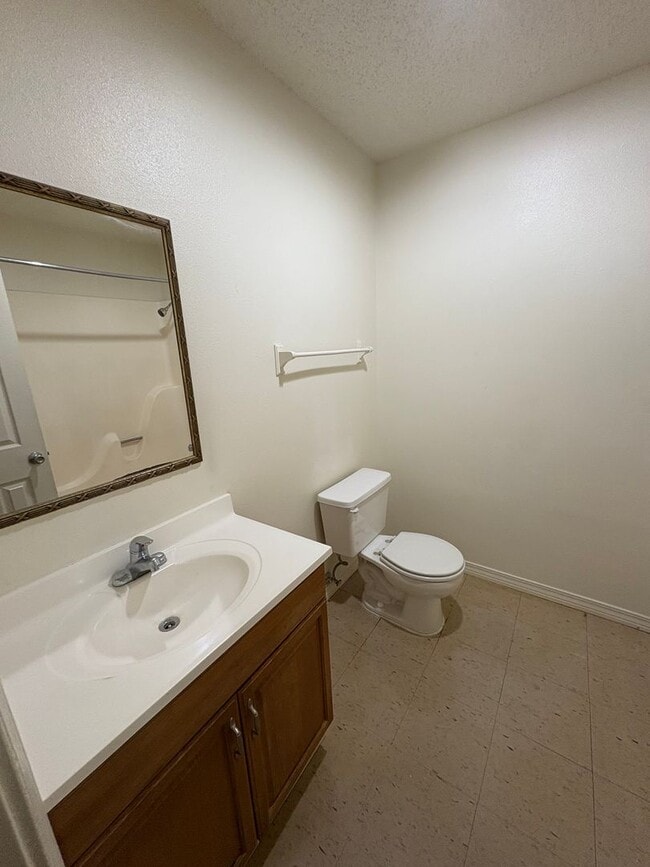 Building Photo - Waveland Duplex