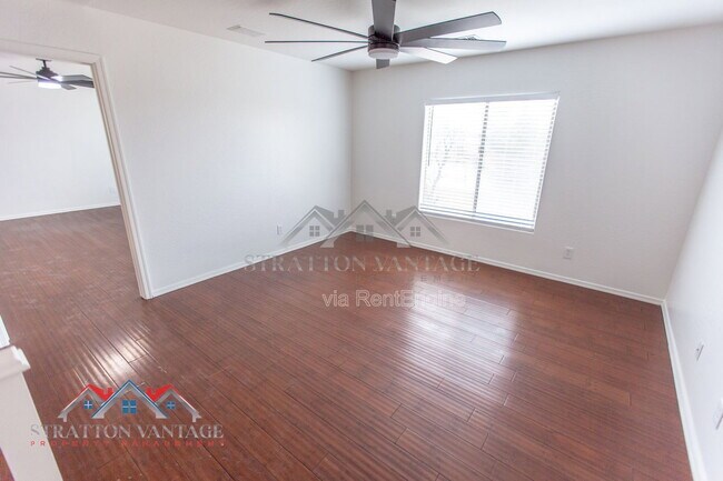 Building Photo - 110 Cholla St