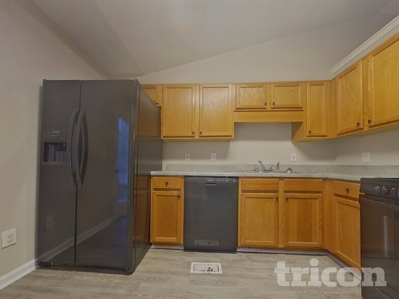 Building Photo - 45 Cedars Glen Way