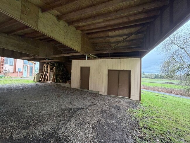 Building Photo - 3 Bedroom with a View!