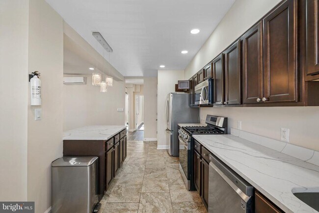 Building Photo - 2509 Linden Ave