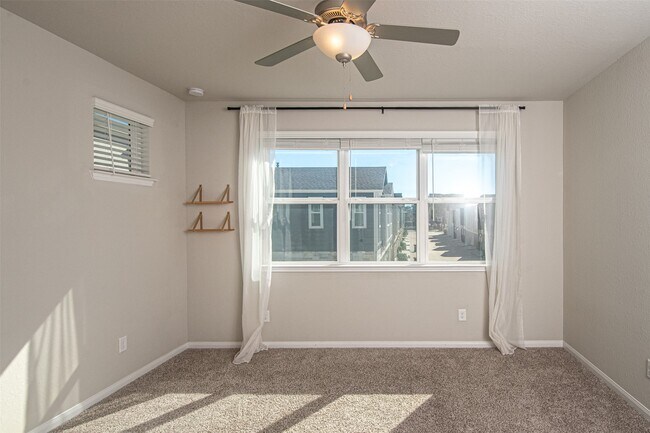 Building Photo - 16018 Oregon Oak Dr