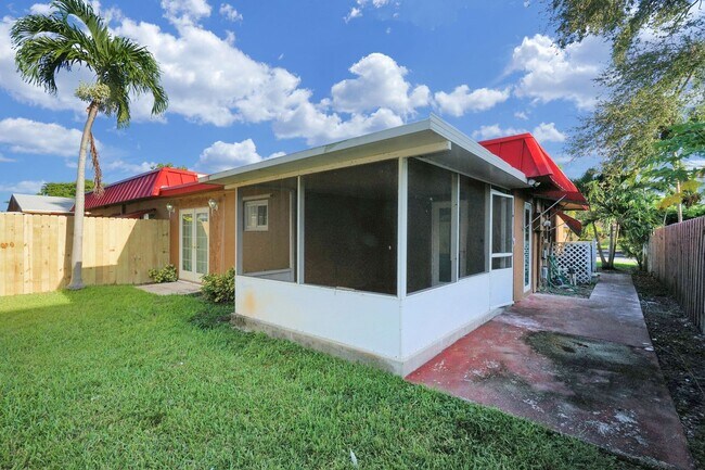 Building Photo - 2716 SW 46th St