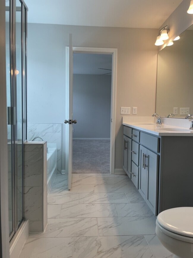 Building Photo - 2903 Siebold Dr