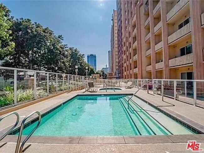 Building Photo - 388 E Ocean Blvd