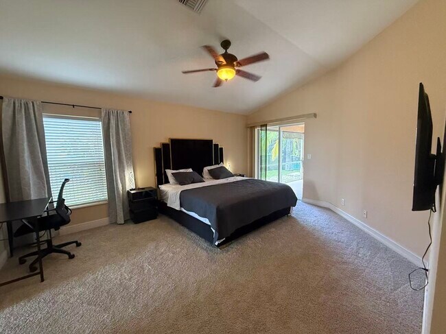 Building Photo - 409 SW 8th St