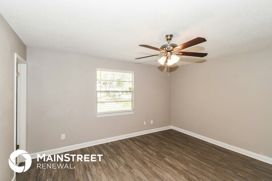 Building Photo - 1533 Raven Dr S