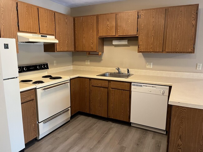 Primary Photo - 122 Burke Ave
