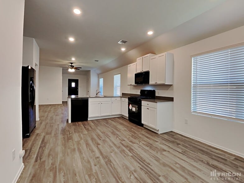 Building Photo - 210 Pine cavern dr