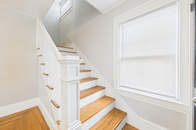 Building Photo - 263 Narragansett St