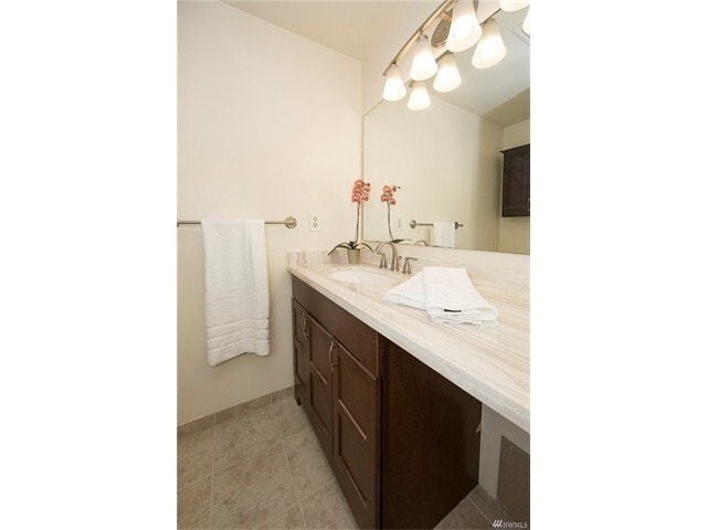 Building Photo - Beautiful Townhome 2 bedrooms and 2.5 bath...