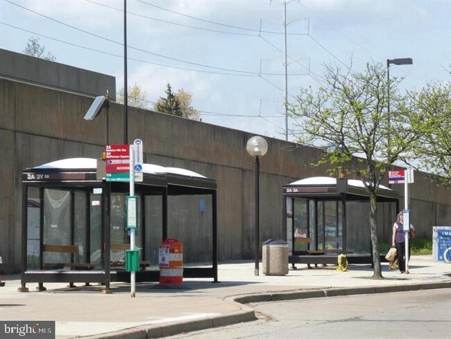 Building Photo - 2115 N Potomac St