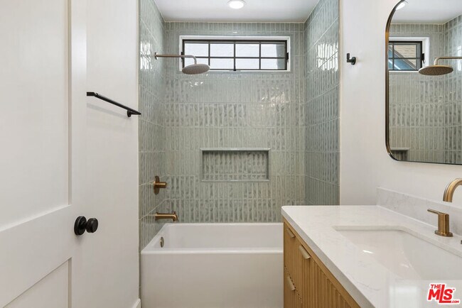 Building Photo - 2049 Watson St