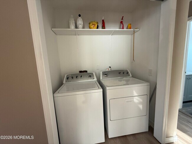 Building Photo - 63 Shorewood Dr