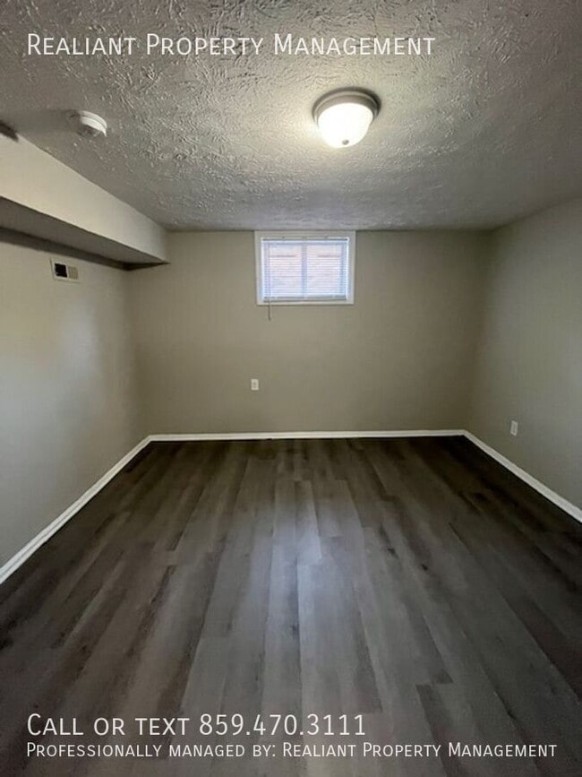 Building Photo - 1686 Hill View Pl