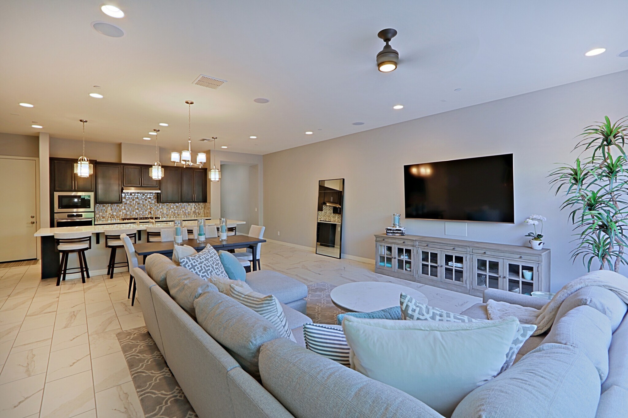 Building Photo - 7350 E Vista Bonita Dr