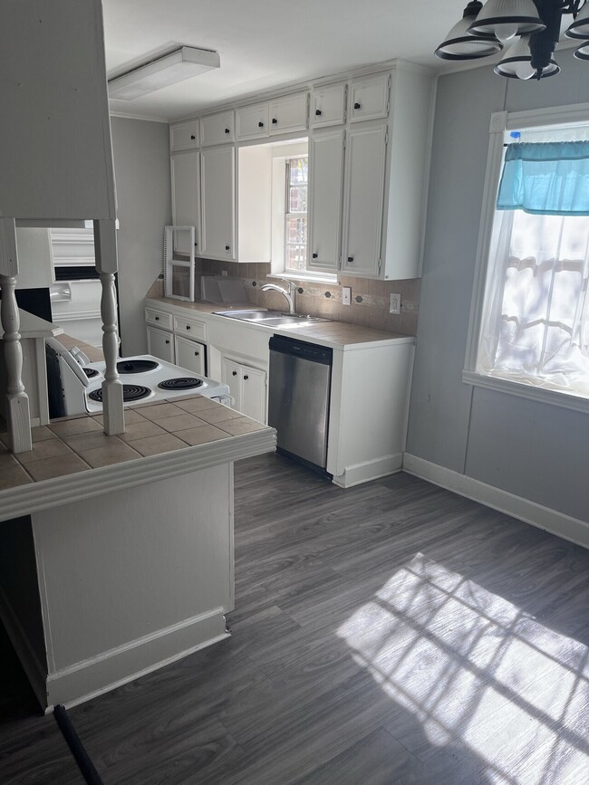 Building Photo - Aberdeen Duplex