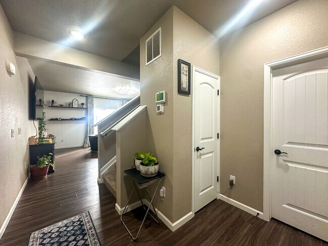 Building Photo - Grand 6bd 4ba Crystal Valley home with an in-law suite!!!