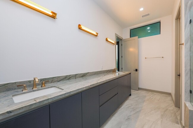 Building Photo - 8120 Stillmeadow Ct