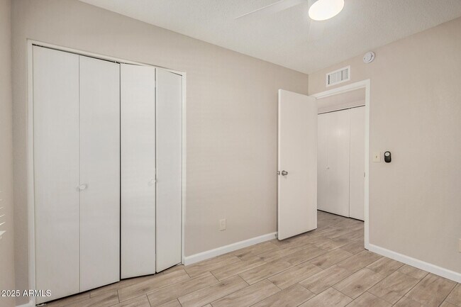 Building Photo - 5136 E Evergreen St