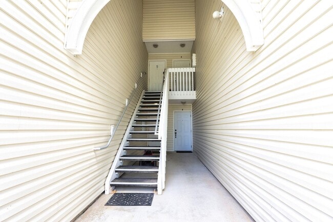 Building Photo - 1915 Westminster Cir