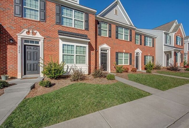 Building Photo - Hard to find - 3br Townhome in Gastonia, NC- Available Now!