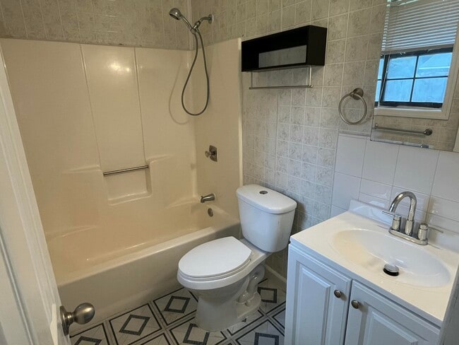 Building Photo - 706 Cottonwood Ct