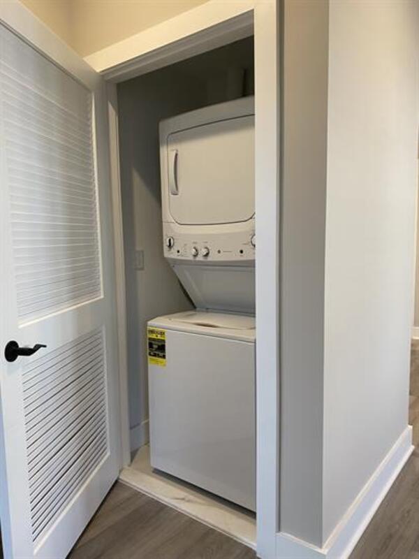 Building Photo - 9 Ultra Wy