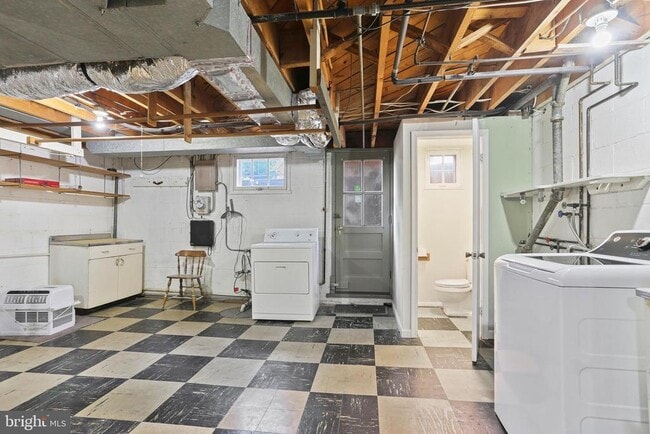 Building Photo - 324 Small Ct