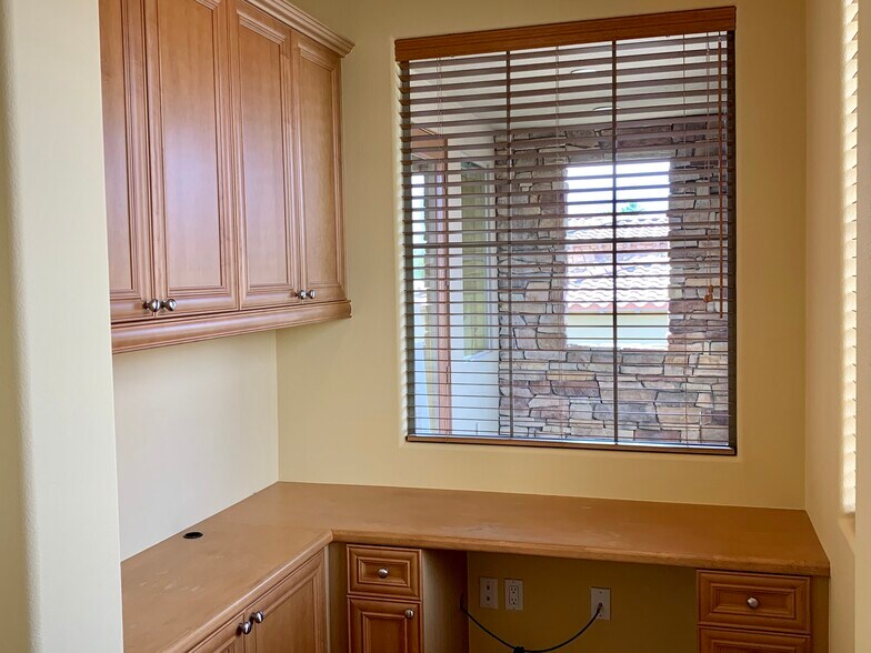 Office Niche - 4153 Via Mattina