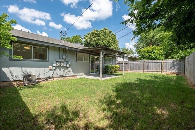 Building Photo - 2311 Singletree Ave