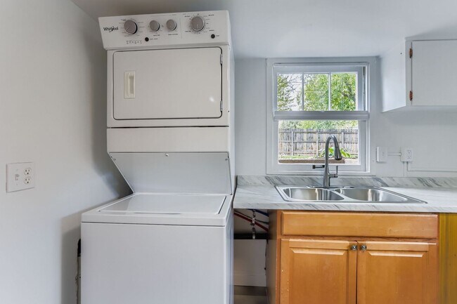 Building Photo - 3130/3132 Folsom