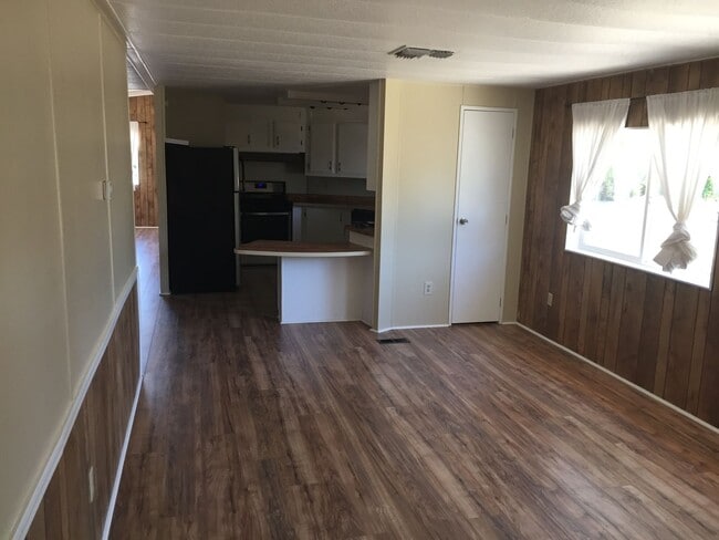 Building Photo - ***2 BEDROOM/2 BATHROOM IN PRESCOTT VALLEY***