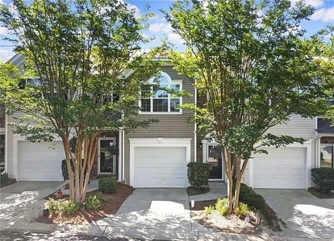 Building Photo - Townhome