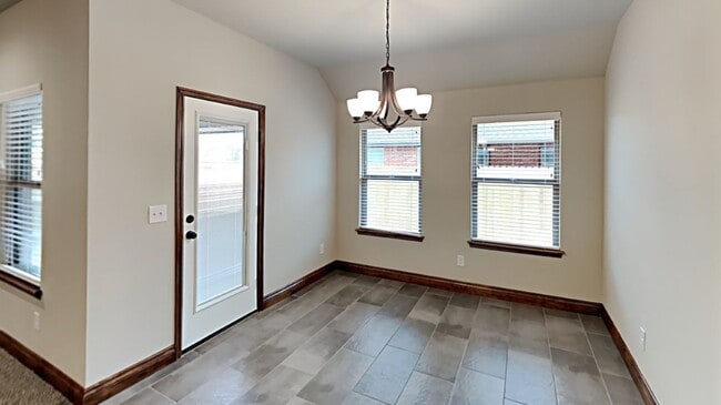 Building Photo - Very Nice 4 Bedroom 2 Bath Home in Yukon Schools