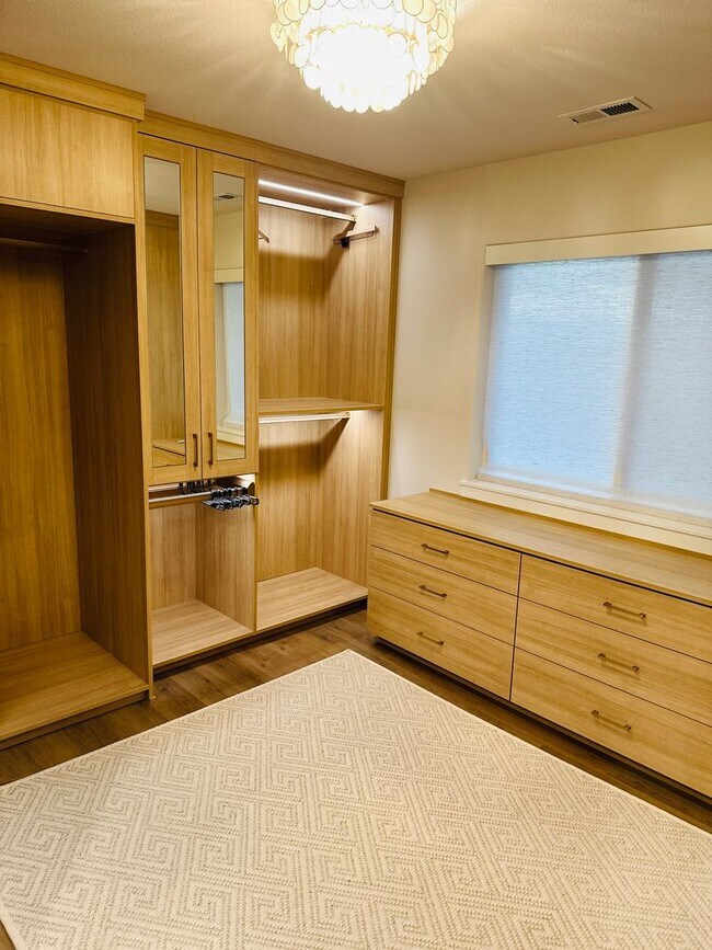 Building Photo - Gorgeous Custom Camas Home