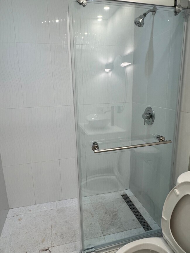 Building Photo - 420 N Villa Ct