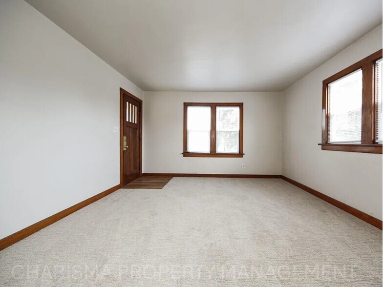 Building Photo - 1330 W 14th St