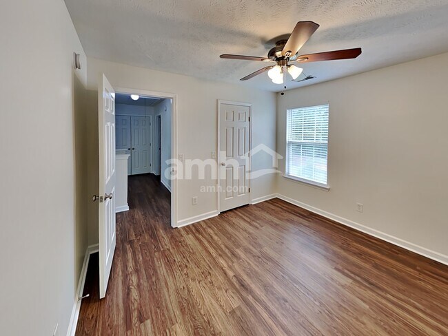 Building Photo - 615 Glen Valley Trl