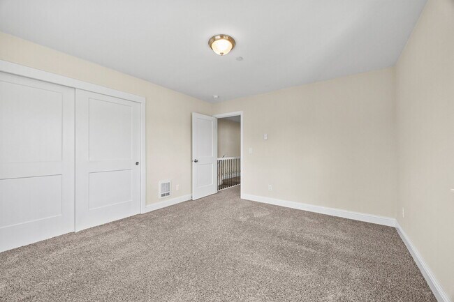 Building Photo - **APPLICATION ALREADY RECEIVED. NO SHOWINGS AT THIS TIME** 4 bedrooms, 2.5 bathrooms with attache...