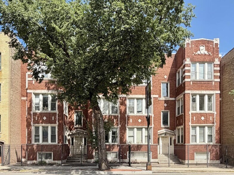 Building Photo - 5817 N Ridge Ave