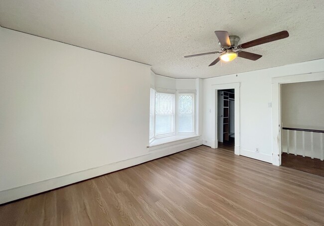 Building Photo - Updated 3 bedroom home