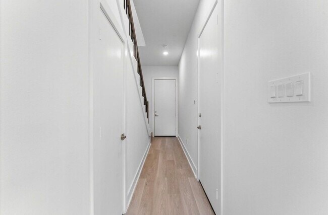 Building Photo - 9609 Habitat St